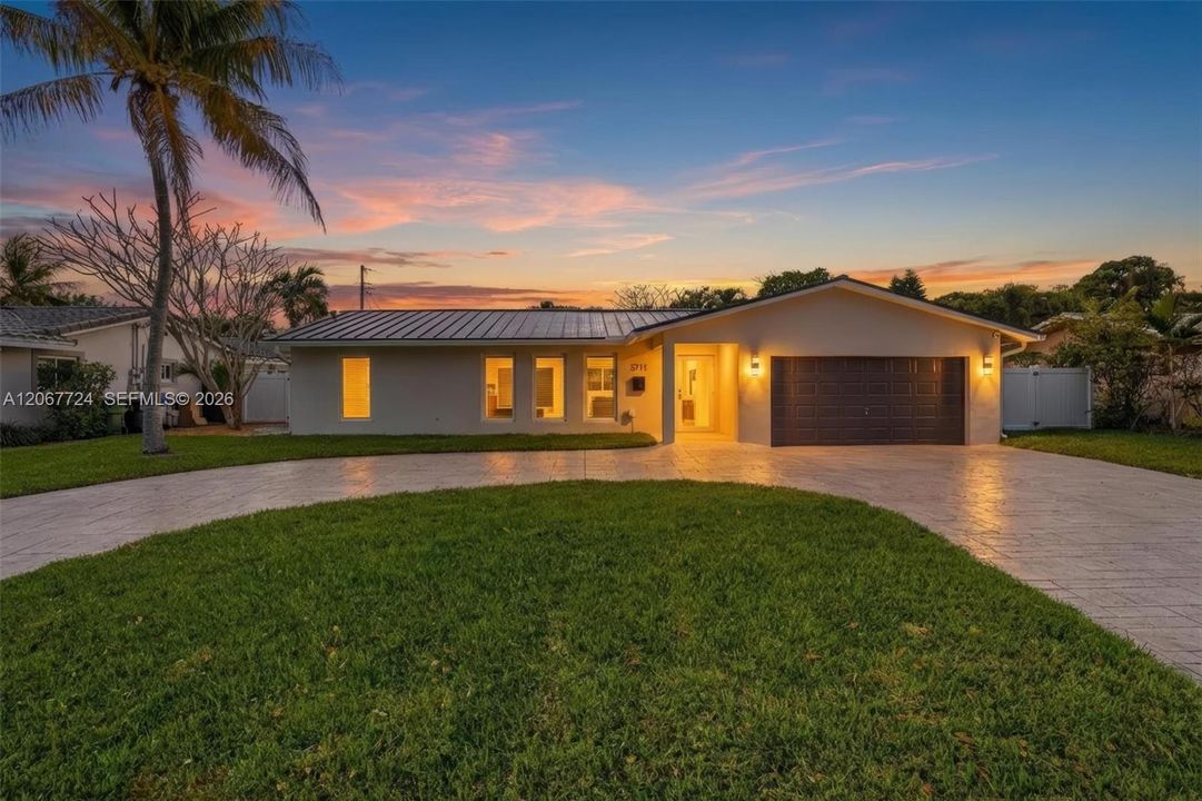 For Sale: $1,199,000 (3 beds, 2 baths, 1663 Square Feet)