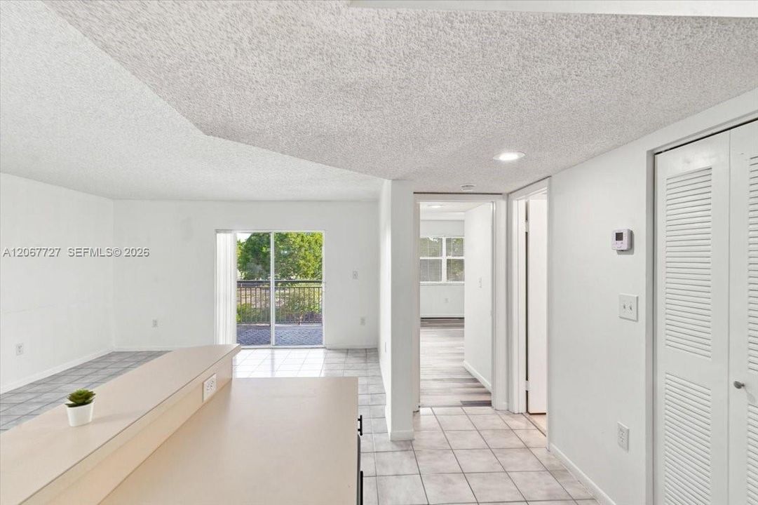 For Sale: $210,000 (1 beds, 1 baths, 813 Square Feet)