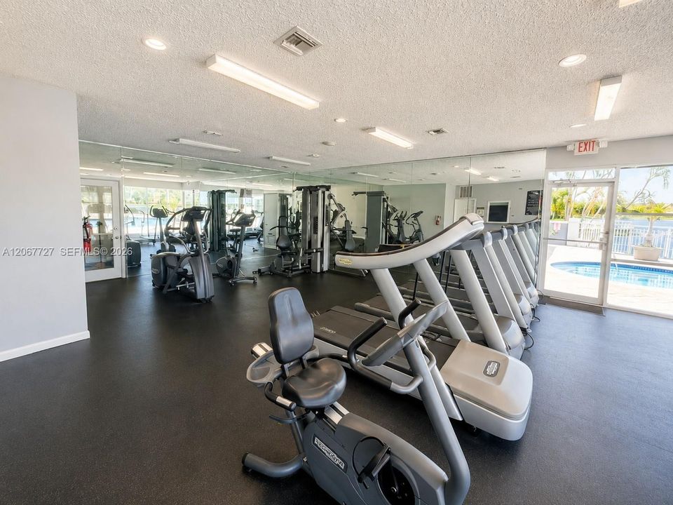 For Sale: $210,000 (1 beds, 1 baths, 813 Square Feet)