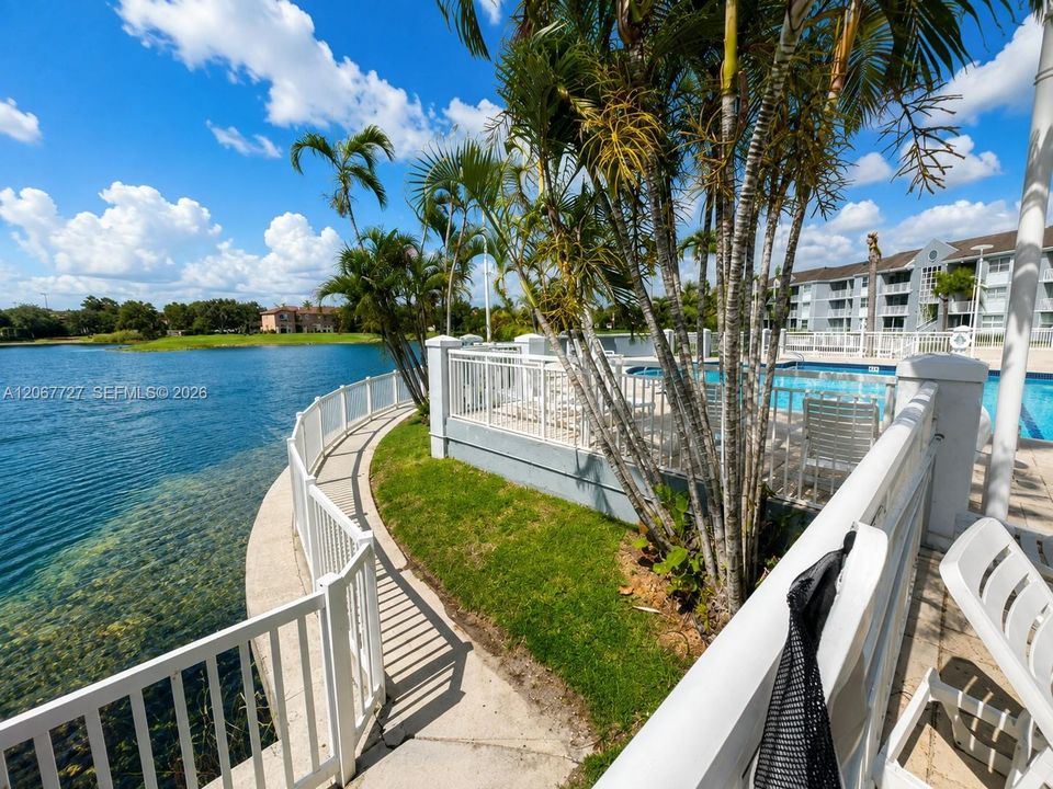 For Sale: $210,000 (1 beds, 1 baths, 813 Square Feet)