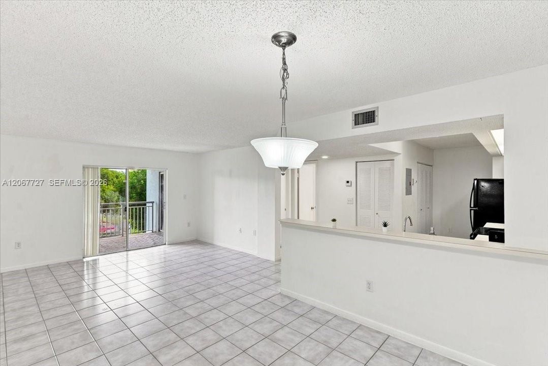 For Sale: $210,000 (1 beds, 1 baths, 813 Square Feet)