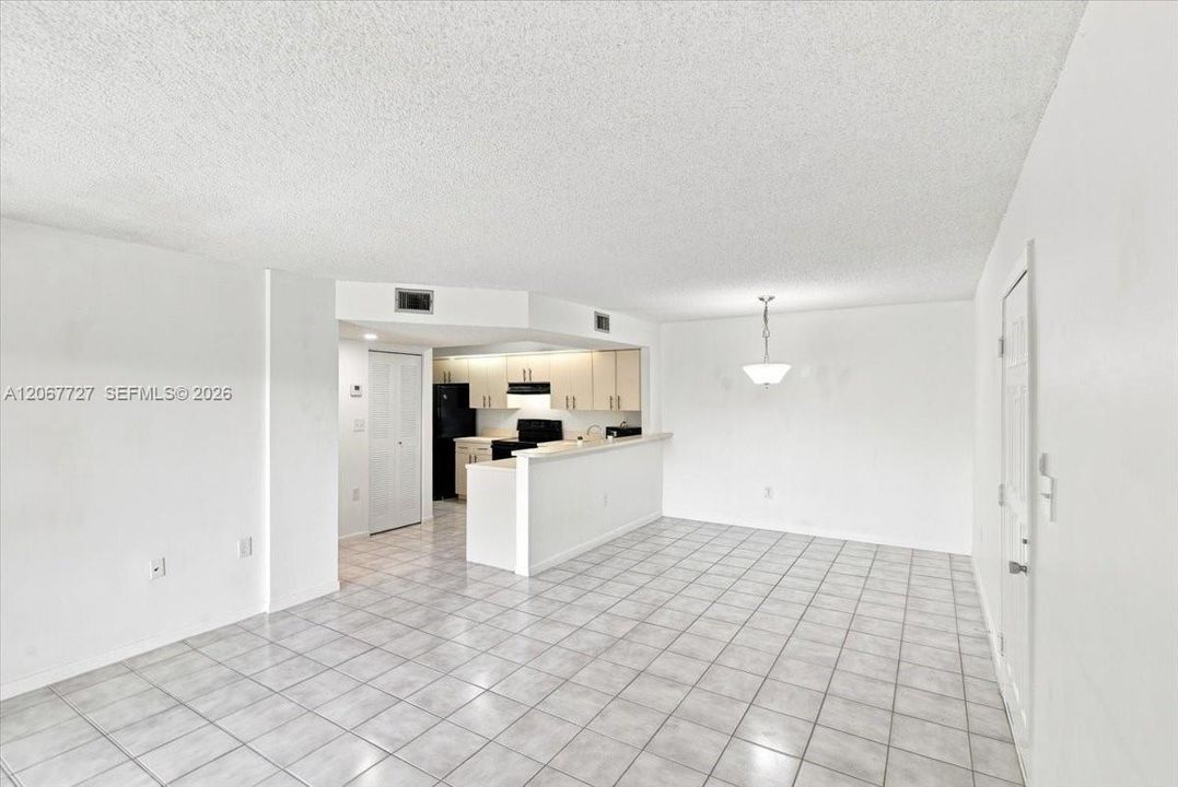 For Sale: $210,000 (1 beds, 1 baths, 813 Square Feet)