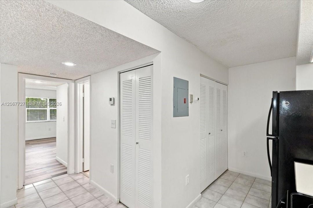 For Sale: $210,000 (1 beds, 1 baths, 813 Square Feet)