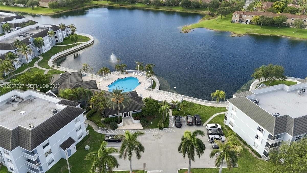 For Sale: $210,000 (1 beds, 1 baths, 813 Square Feet)