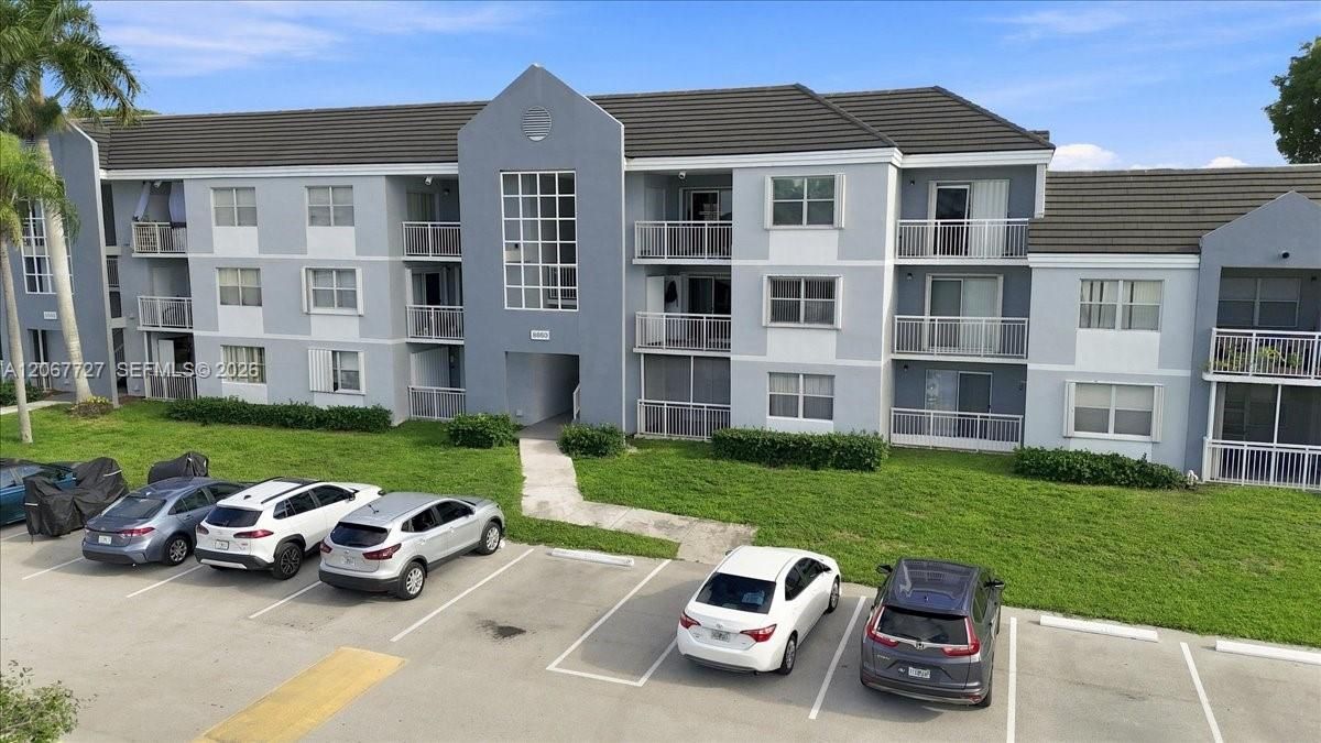 For Sale: $210,000 (1 beds, 1 baths, 813 Square Feet)