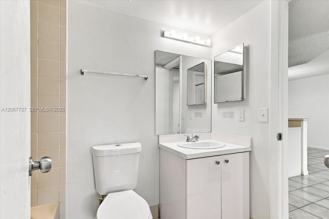 For Sale: $210,000 (1 beds, 1 baths, 813 Square Feet)