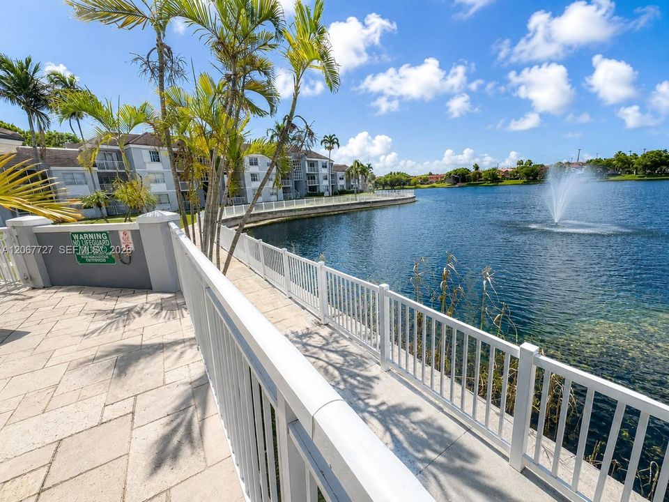 For Sale: $210,000 (1 beds, 1 baths, 813 Square Feet)