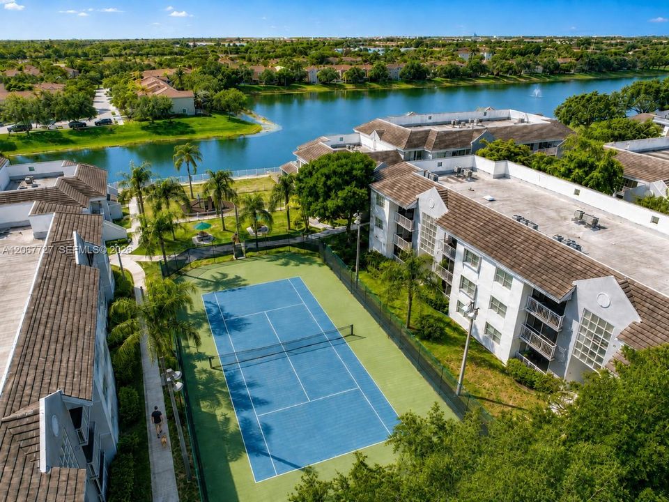 For Sale: $210,000 (1 beds, 1 baths, 813 Square Feet)