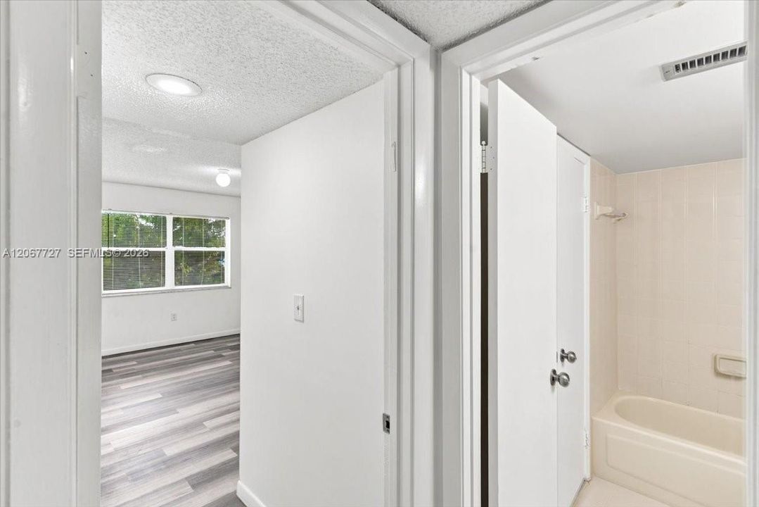 For Sale: $210,000 (1 beds, 1 baths, 813 Square Feet)