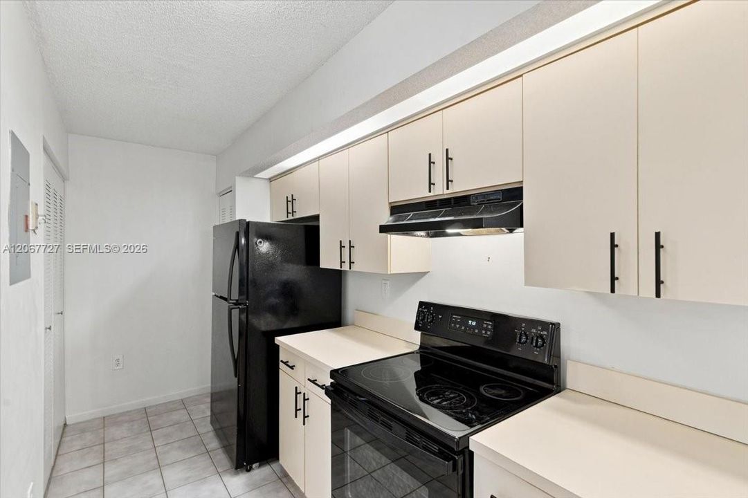 For Sale: $210,000 (1 beds, 1 baths, 813 Square Feet)