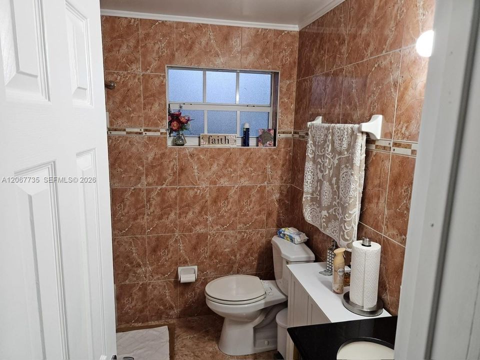 Под контрактом: $3,500 (3 спален, 2 ванн, 1600 Квадратных фут)