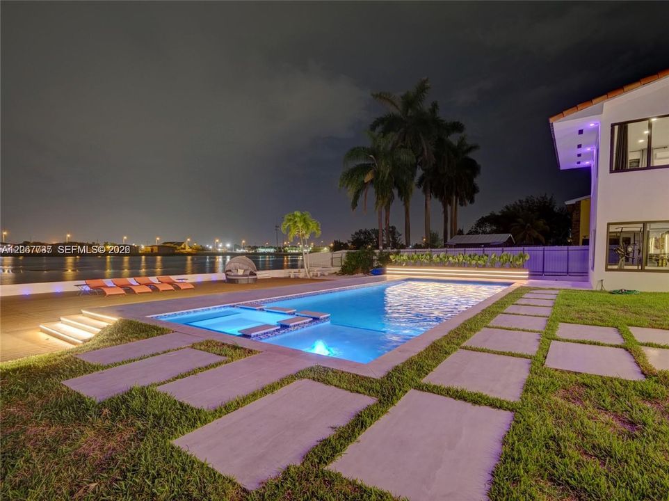 For Sale: $3,100,000 (6 beds, 3 baths, 6682 Square Feet)