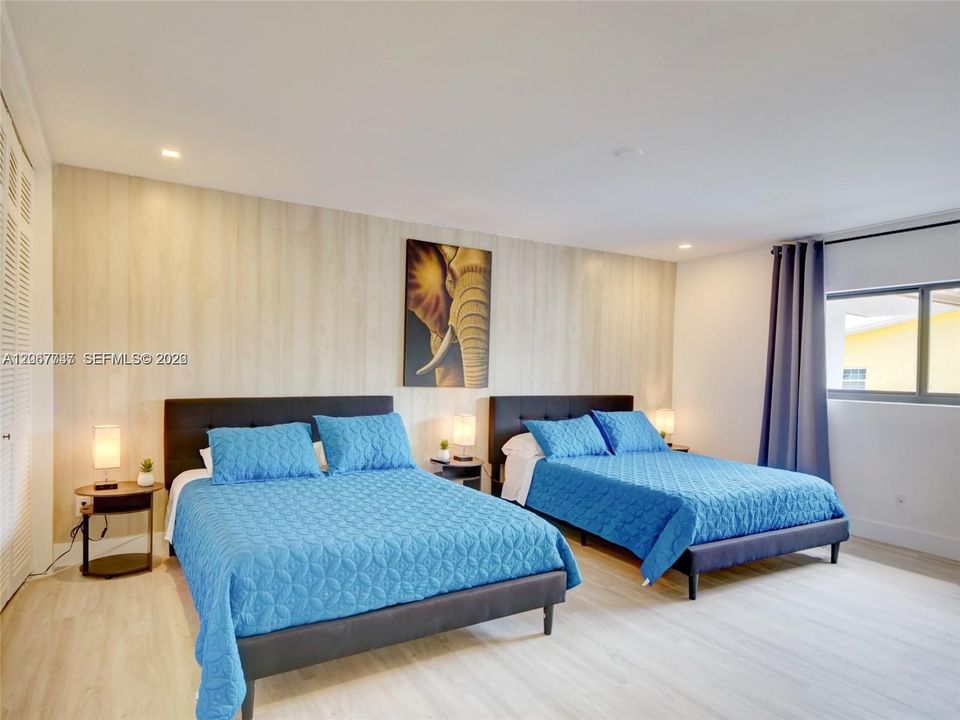 For Sale: $3,100,000 (6 beds, 3 baths, 6682 Square Feet)