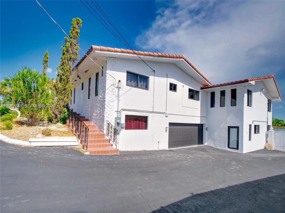 For Sale: $3,100,000 (6 beds, 3 baths, 6682 Square Feet)