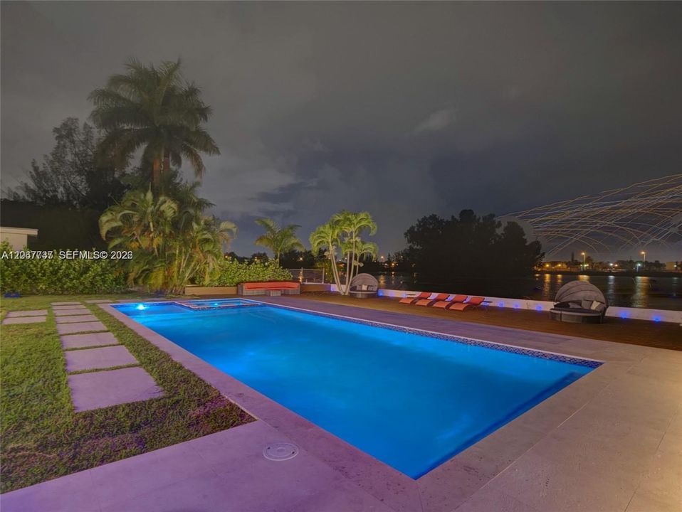 For Sale: $3,100,000 (6 beds, 3 baths, 6682 Square Feet)