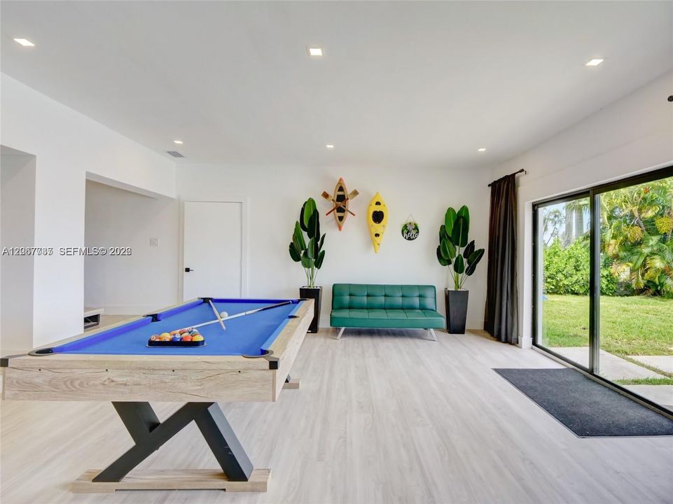 For Sale: $3,100,000 (6 beds, 3 baths, 6682 Square Feet)