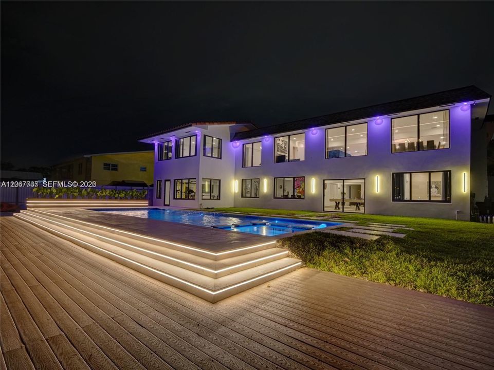 For Sale: $3,100,000 (6 beds, 3 baths, 6682 Square Feet)