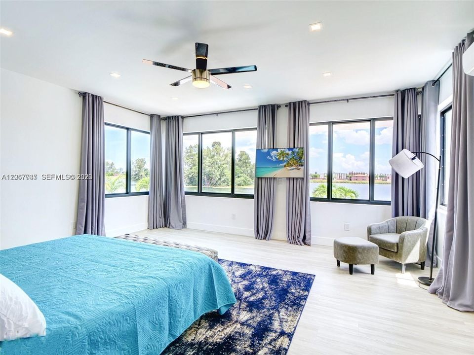 For Sale: $3,100,000 (6 beds, 3 baths, 6682 Square Feet)