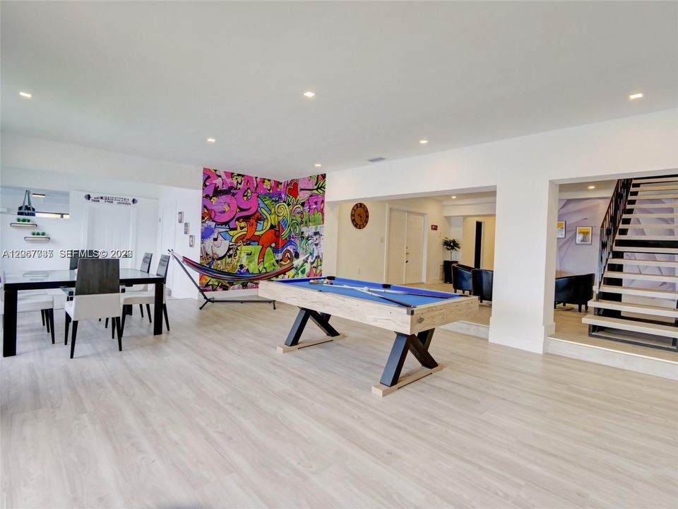 For Sale: $3,100,000 (6 beds, 3 baths, 6682 Square Feet)