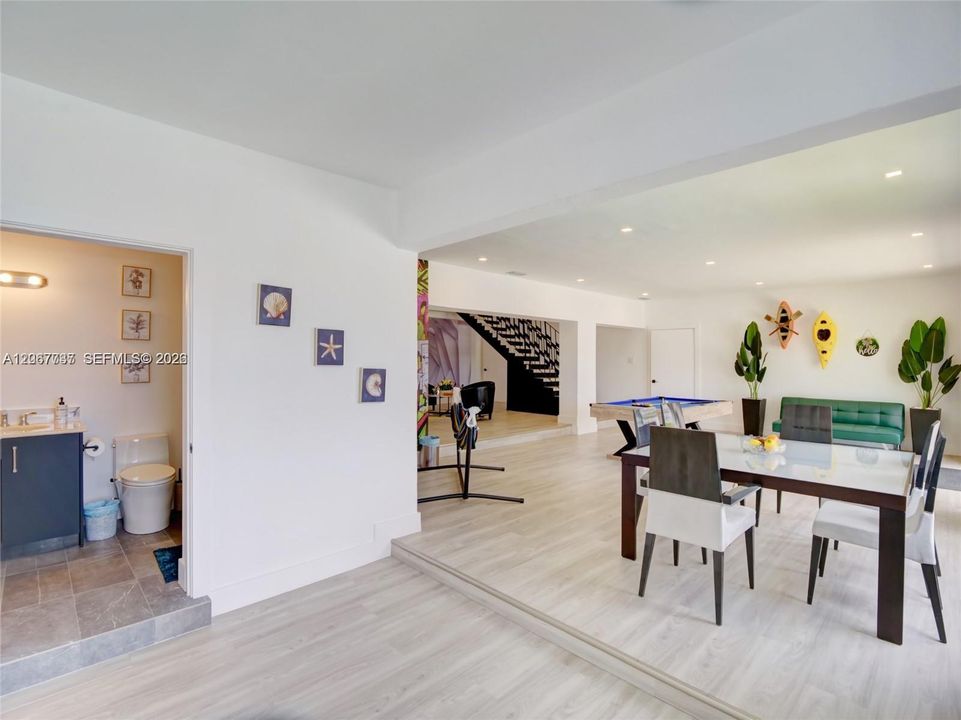 For Sale: $3,100,000 (6 beds, 3 baths, 6682 Square Feet)
