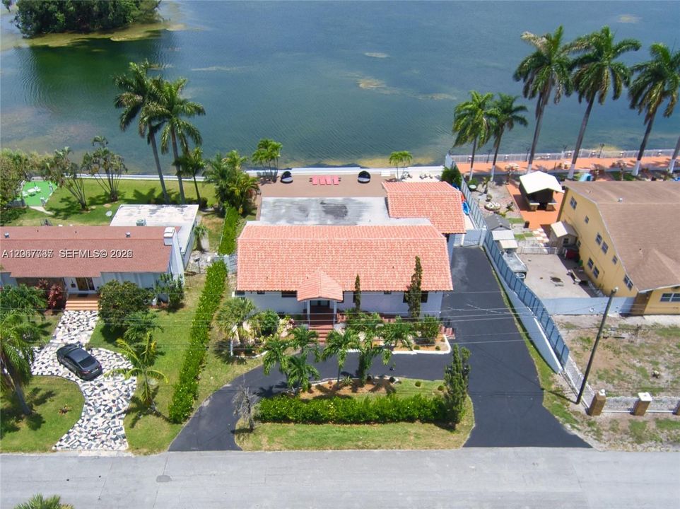 For Sale: $3,100,000 (6 beds, 3 baths, 6682 Square Feet)