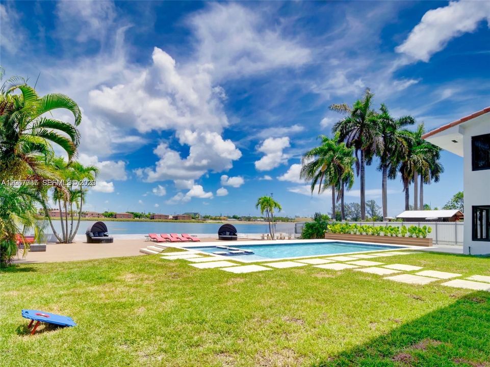 For Sale: $3,100,000 (6 beds, 3 baths, 6682 Square Feet)