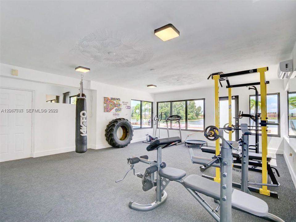 For Sale: $3,100,000 (6 beds, 3 baths, 6682 Square Feet)