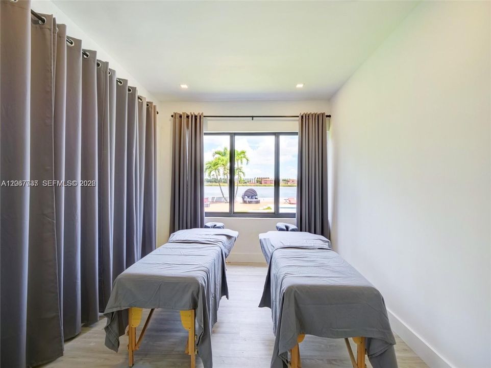 For Sale: $3,100,000 (6 beds, 3 baths, 6682 Square Feet)