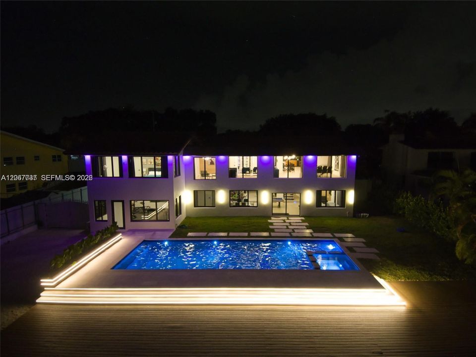 For Sale: $3,100,000 (6 beds, 3 baths, 6682 Square Feet)