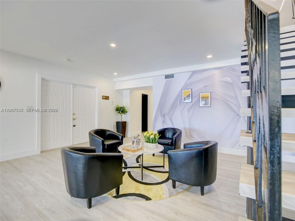 For Sale: $3,100,000 (6 beds, 3 baths, 6682 Square Feet)