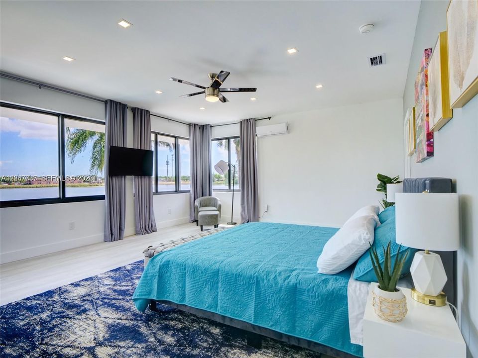 For Sale: $3,100,000 (6 beds, 3 baths, 6682 Square Feet)