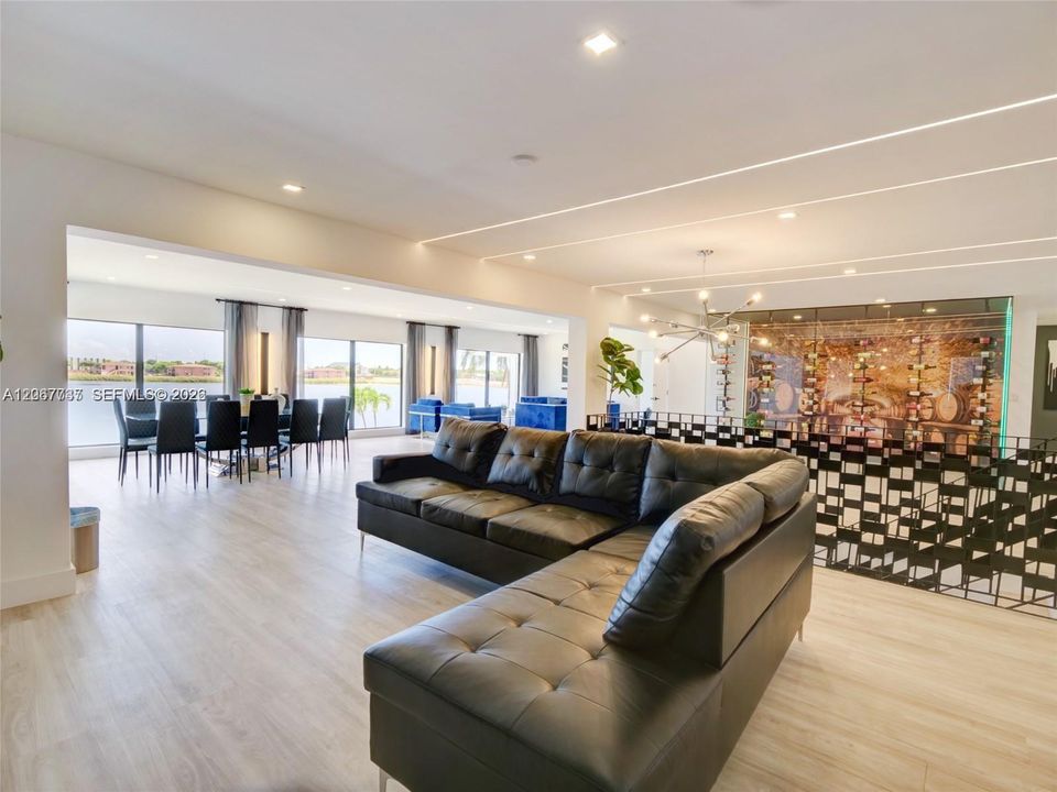 For Sale: $3,100,000 (6 beds, 3 baths, 6682 Square Feet)