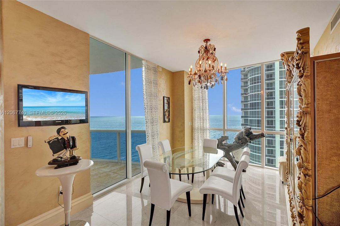 For Rent: $14,921 (3 beds, 3 baths, 3063 Square Feet)