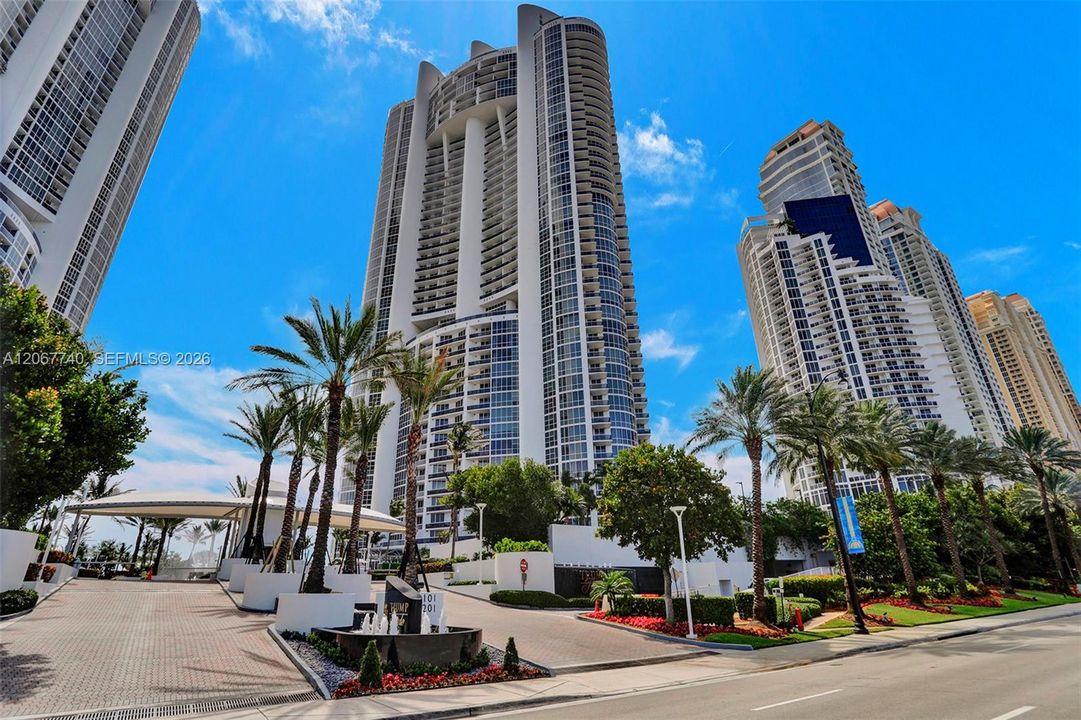 For Rent: $14,921 (3 beds, 3 baths, 3063 Square Feet)