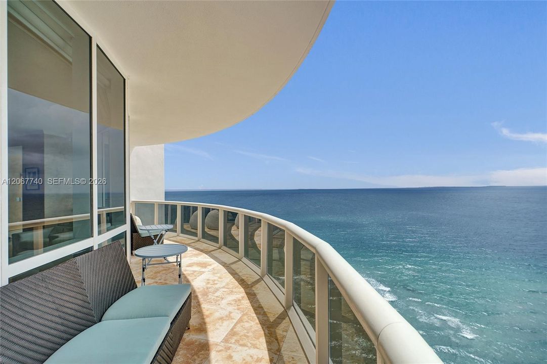 For Rent: $14,921 (3 beds, 3 baths, 3063 Square Feet)