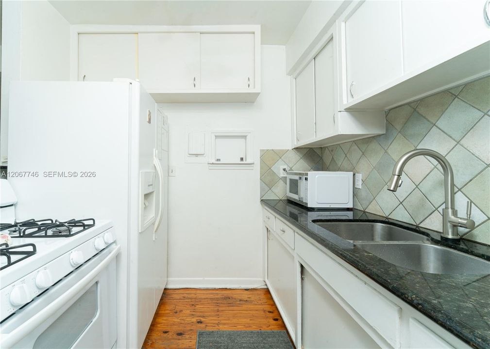 На продажу: $700,000 (3 спален, 1 ванн, 1328 Квадратных фут)