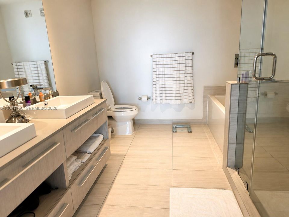 For Rent: $6,500 (2 beds, 2 baths, 1054 Square Feet)