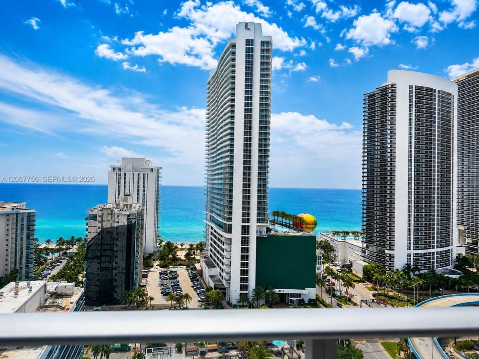For Rent: $6,500 (2 beds, 2 baths, 1054 Square Feet)