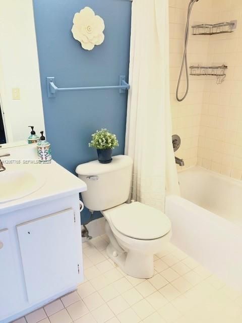 Active With Contract: $1,450 (1 beds, 1 baths, 811 Square Feet)