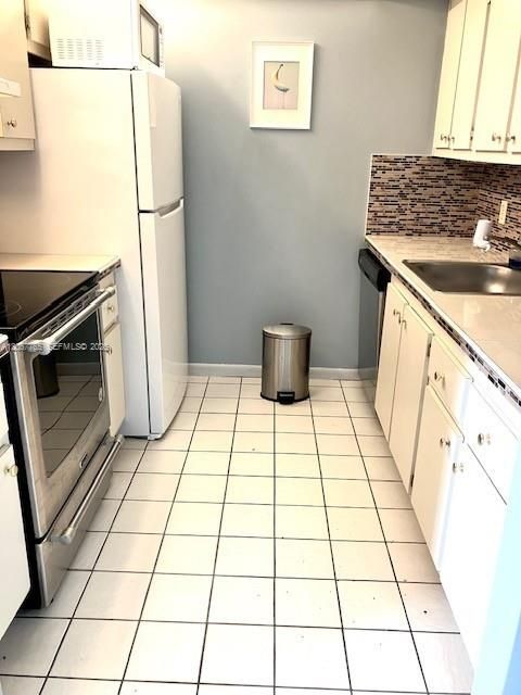 Active With Contract: $1,450 (1 beds, 1 baths, 811 Square Feet)