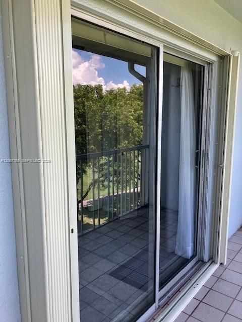Active With Contract: $1,450 (1 beds, 1 baths, 811 Square Feet)