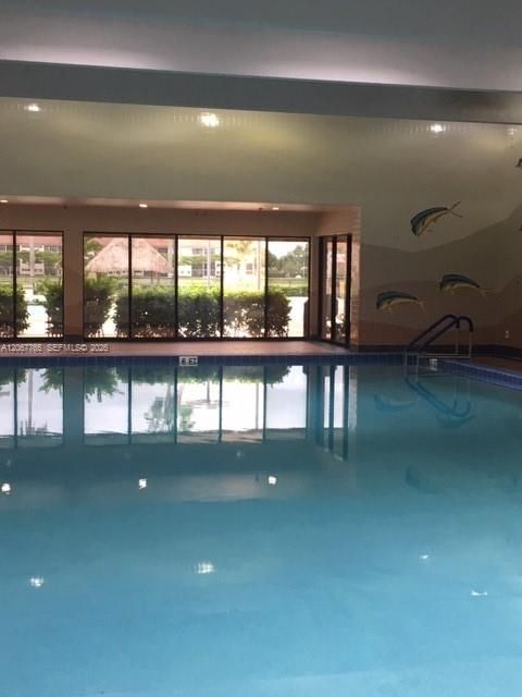 Active With Contract: $1,450 (1 beds, 1 baths, 811 Square Feet)