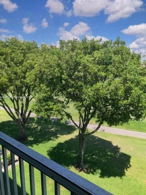 Active With Contract: $1,450 (1 beds, 1 baths, 811 Square Feet)