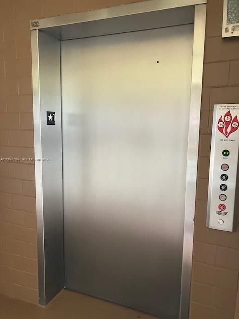 Active With Contract: $1,450 (1 beds, 1 baths, 811 Square Feet)