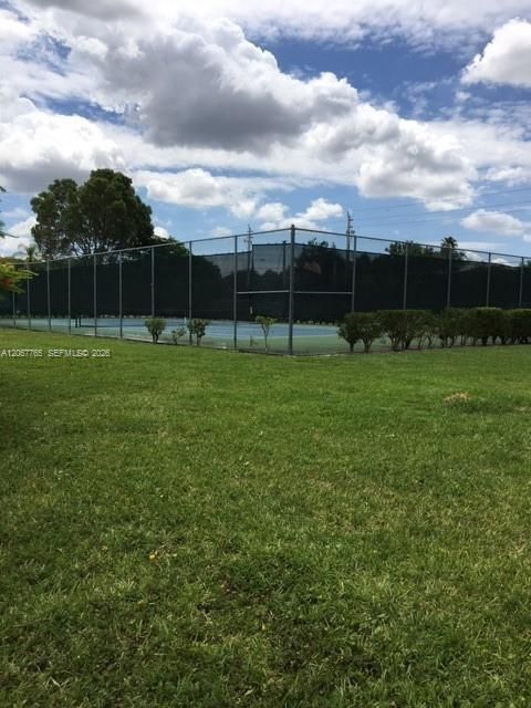Active With Contract: $1,450 (1 beds, 1 baths, 811 Square Feet)