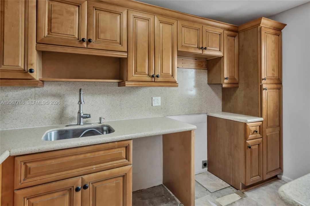 For Sale: $250,000 (2 beds, 2 baths, 1010 Square Feet)
