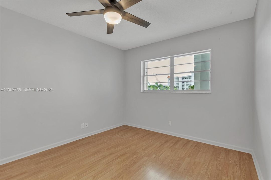 For Sale: $250,000 (2 beds, 2 baths, 1010 Square Feet)