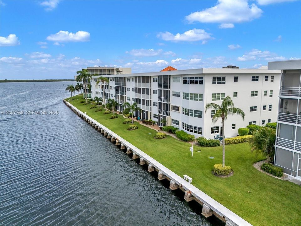 For Sale: $250,000 (2 beds, 2 baths, 1010 Square Feet)