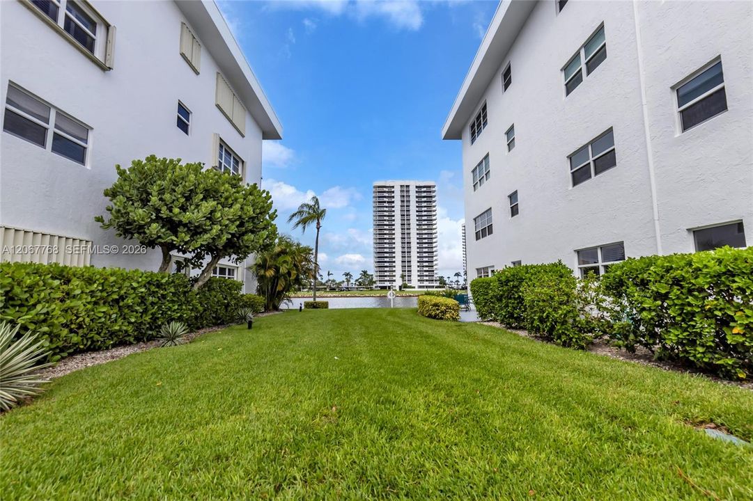 For Sale: $250,000 (2 beds, 2 baths, 1010 Square Feet)