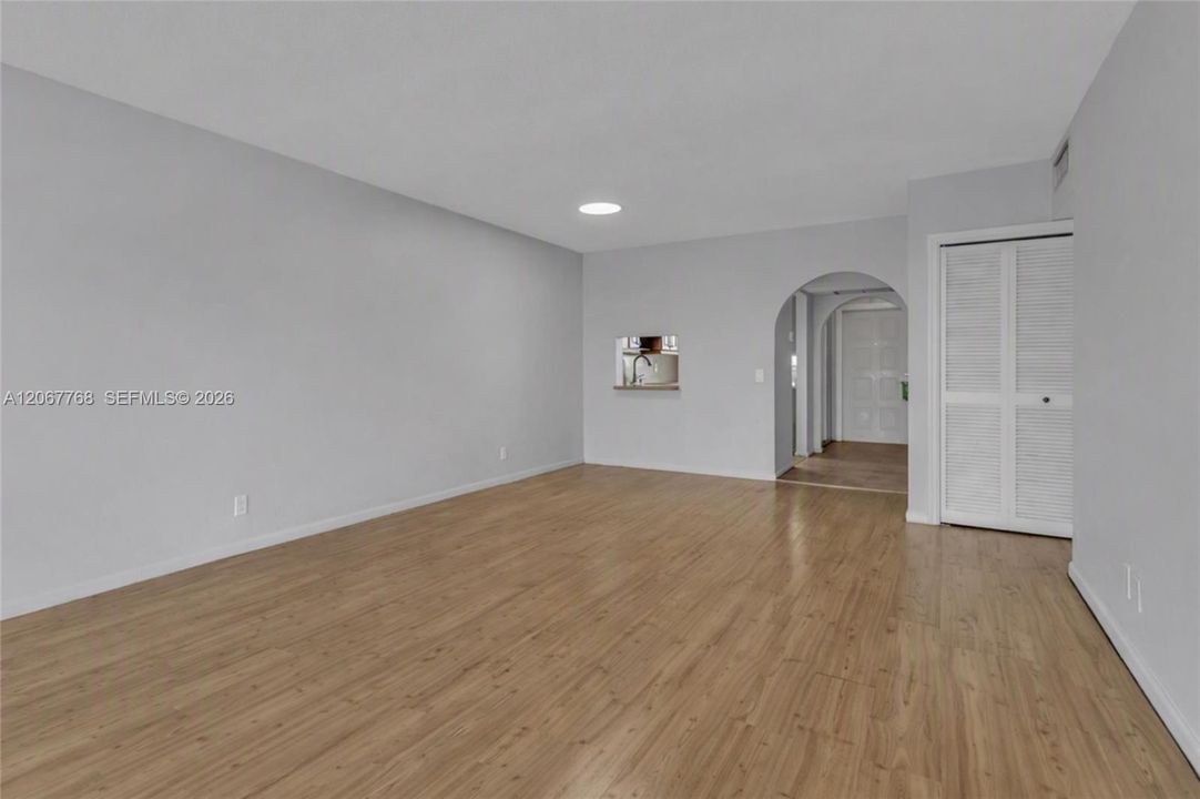 For Sale: $250,000 (2 beds, 2 baths, 1010 Square Feet)